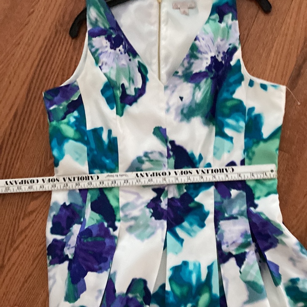 Gorgeous, fully lined fit & flare Floral Dress, great for any occasion! - Picture 5 of 6